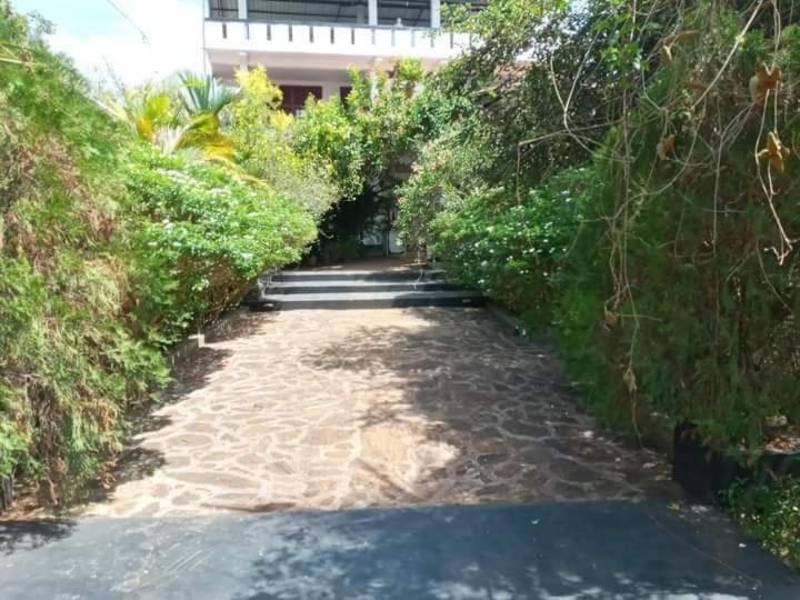 Hotel Indeewaree Lake View Resort