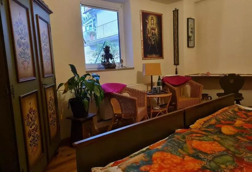 Hotelli Seminarhaus Arya Maitreya