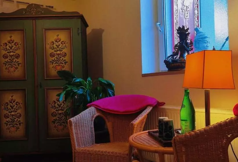 Hotelli Seminarhaus Arya Maitreya