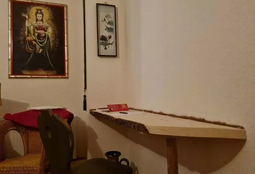 Hotelli Seminarhaus Arya Maitreya