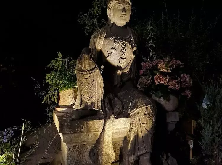 Hotelli Seminarhaus Arya Maitreya