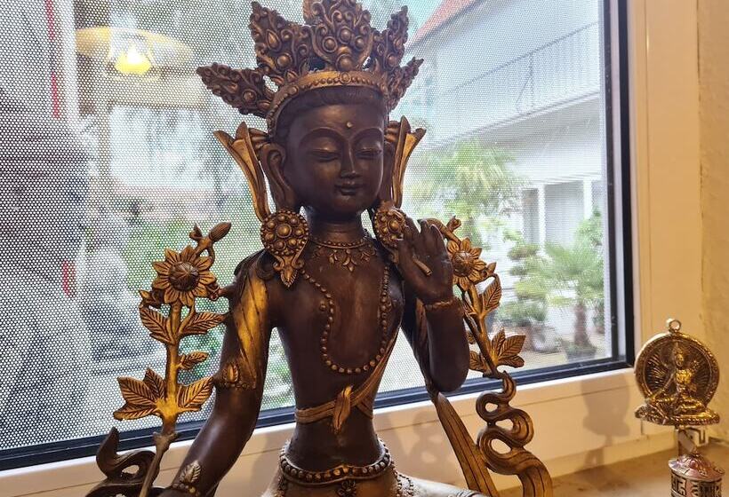 호텔 Seminarhaus Arya Maitreya