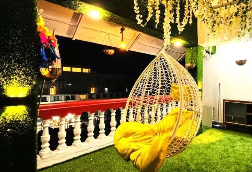 ホテル The Vyom Villa