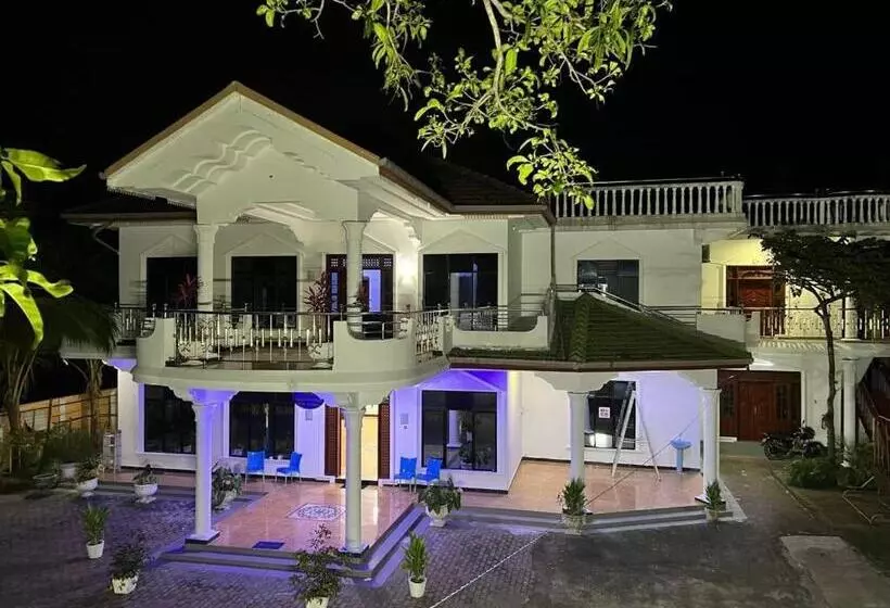 Hotelli Treatooo Lake Resort