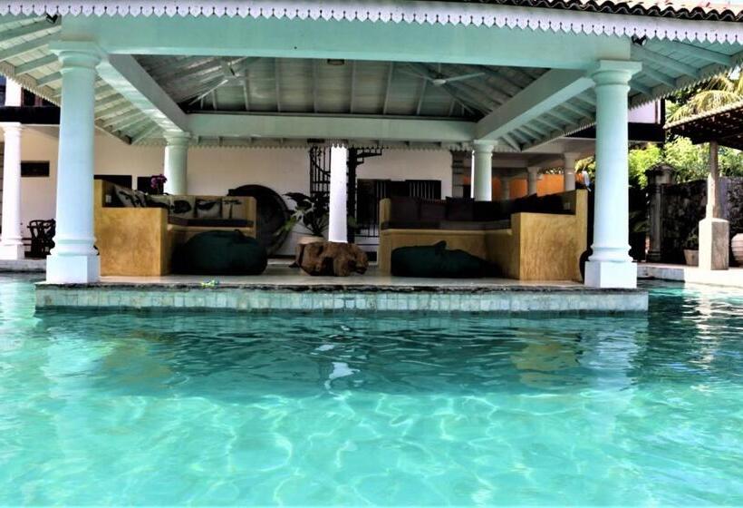 펜션 The Travellers Palm