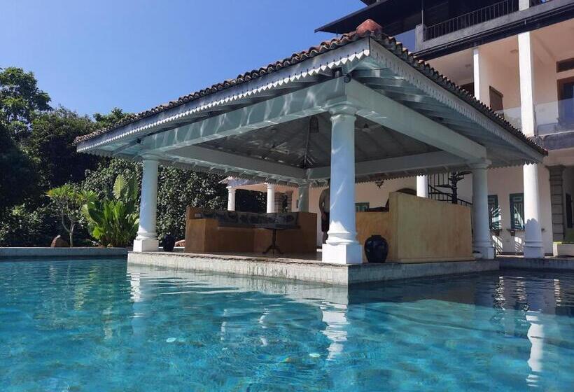 펜션 The Travellers Palm