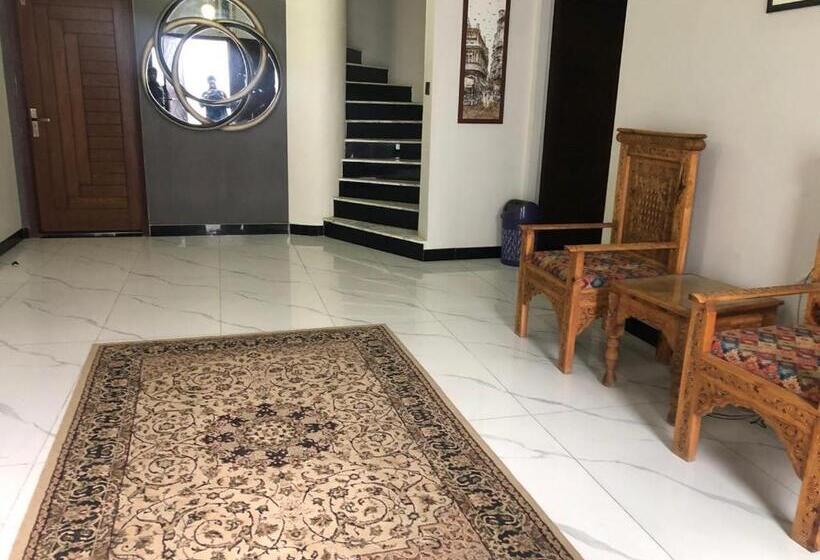 پانسیون Vorano Guest House Khi