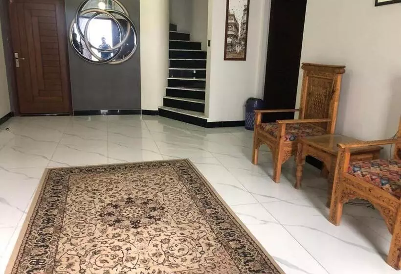 پانسیون Vorano Guest House Khi