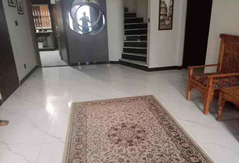 پانسیون Vorano Guest House Khi
