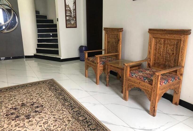 پانسیون Vorano Guest House Khi