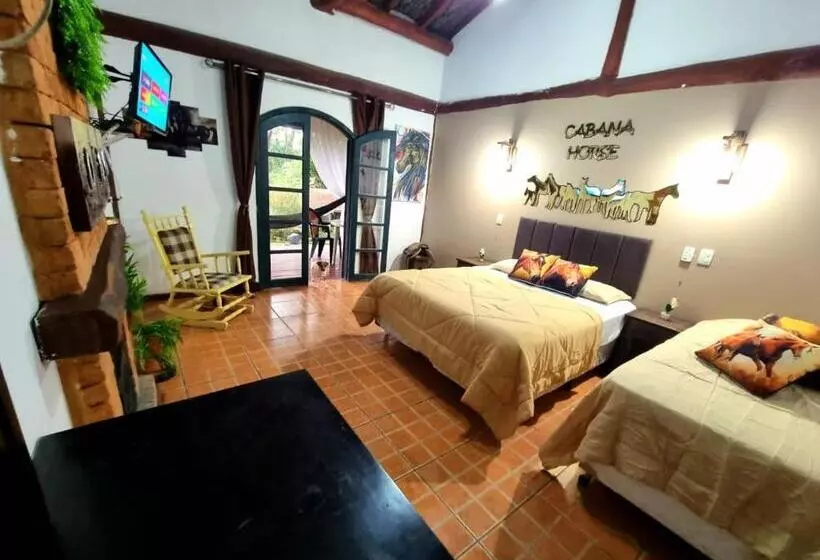 ユースホステル Cabanas Espada De São Jorge