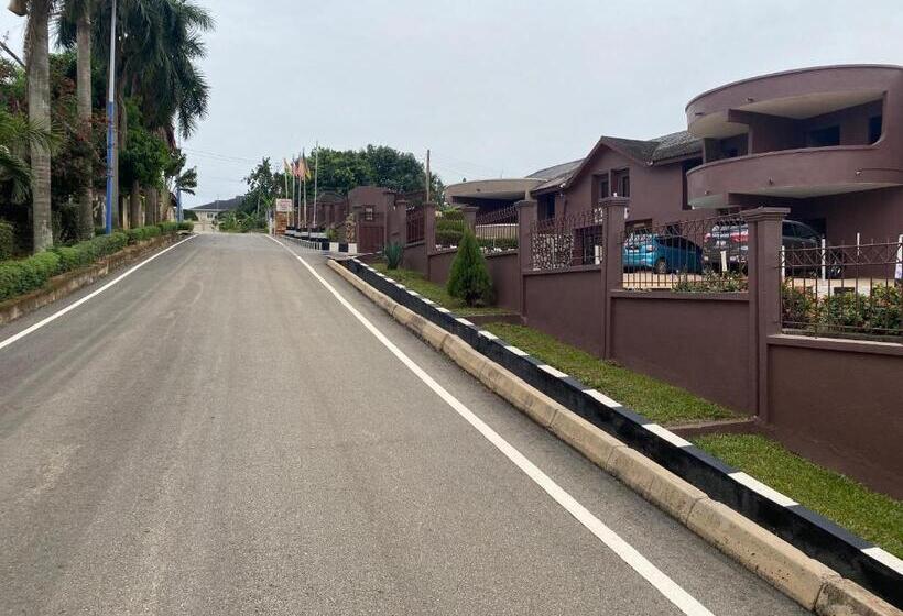 בית מלון כפרי Ceder Crescent