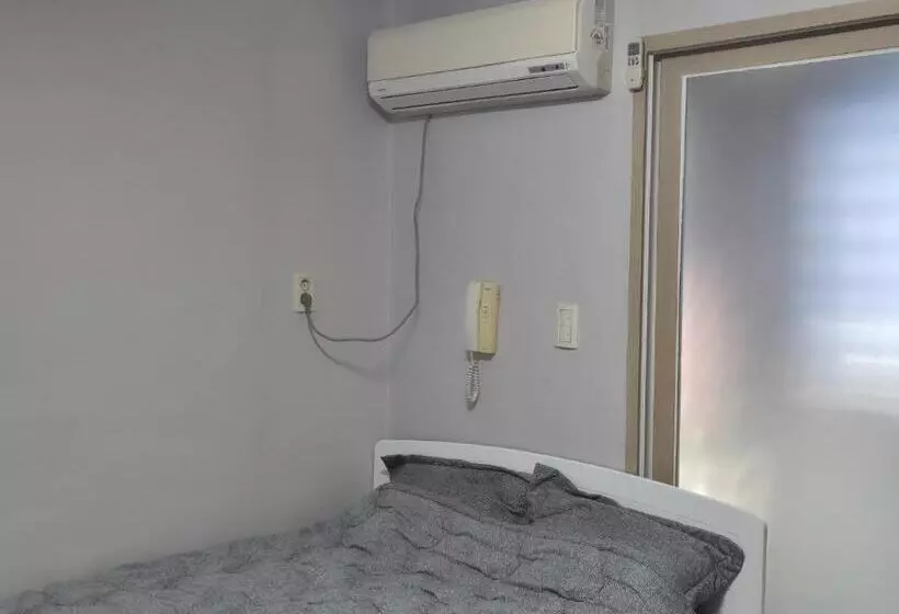 پانسیون Petit House