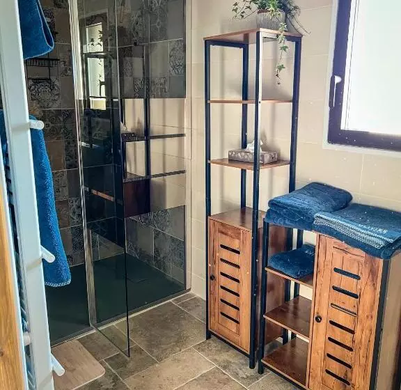 Majatalo Au Milieu Des Vignes