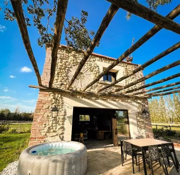 Majatalo Au Milieu Des Vignes