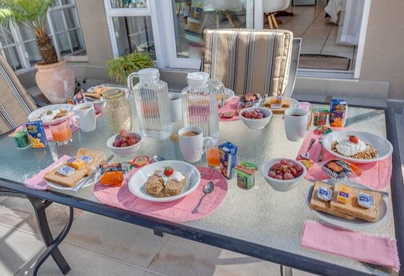 تختخواب و صبحانه 49oncherry