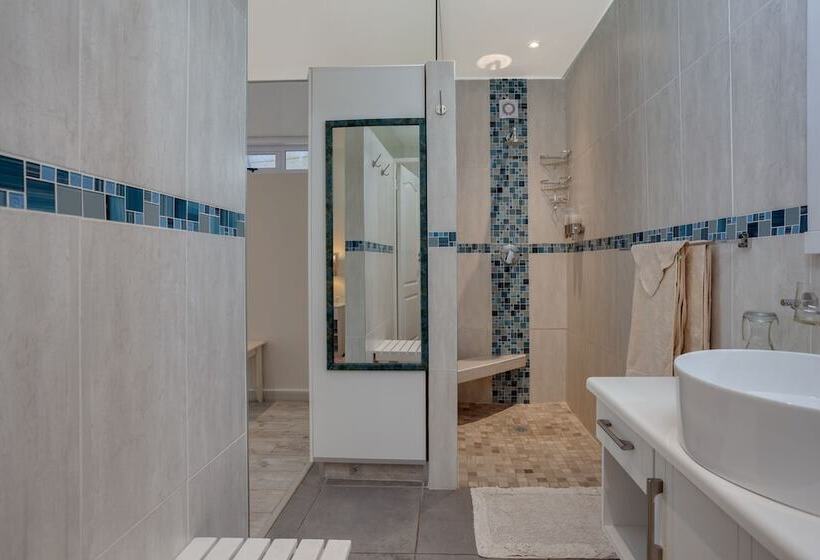 تختخواب و صبحانه 49oncherry