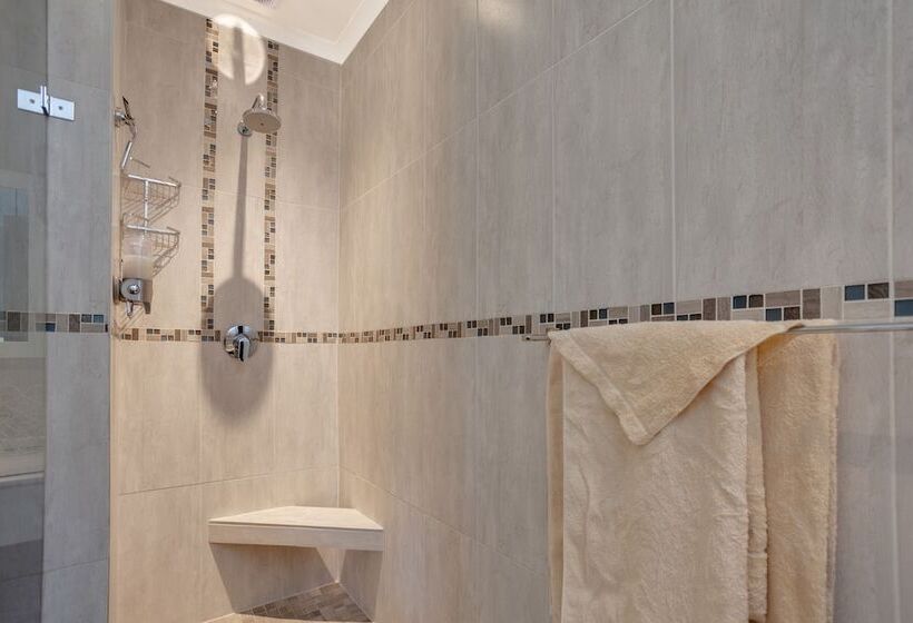 تختخواب و صبحانه 49oncherry