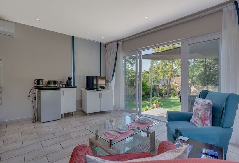 تختخواب و صبحانه 49oncherry