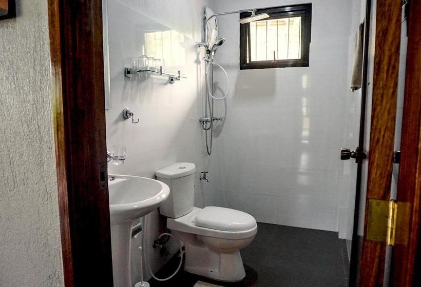 Bed and Breakfast B&r Hostel Nagtabon