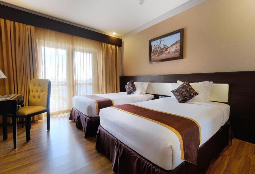 בית מלון כפרי Royal Darmo Malioboro