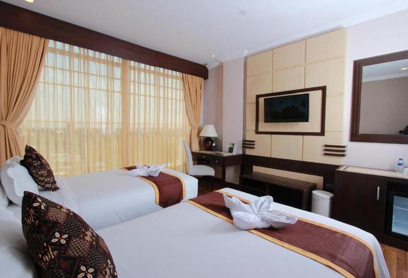 בית מלון כפרי Royal Darmo Malioboro