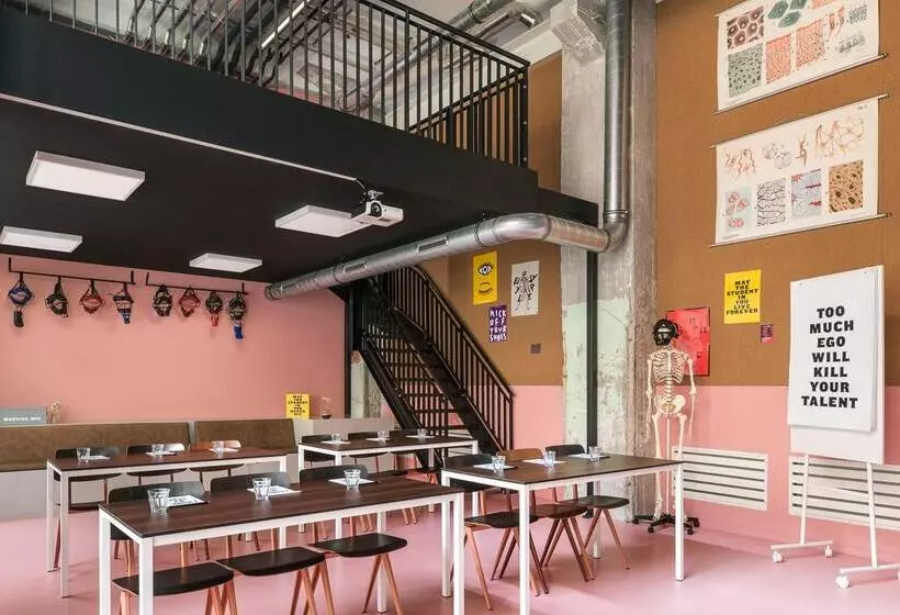 هتل The Social Hub Maastricht