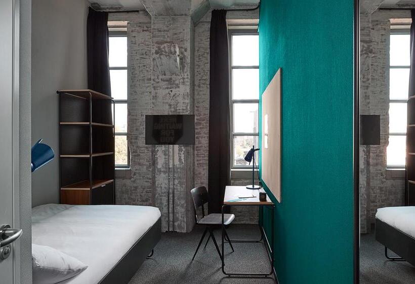 Hotelli The Social Hub Maastricht