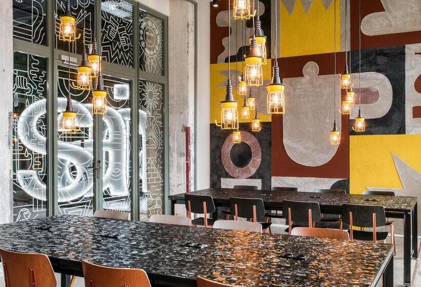 Hotelli The Social Hub Maastricht