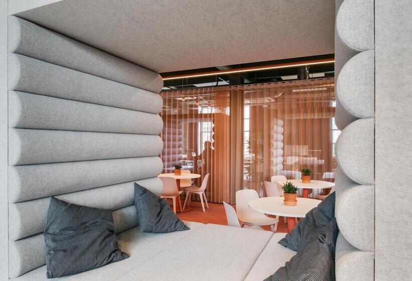 Hotelli The Social Hub Maastricht