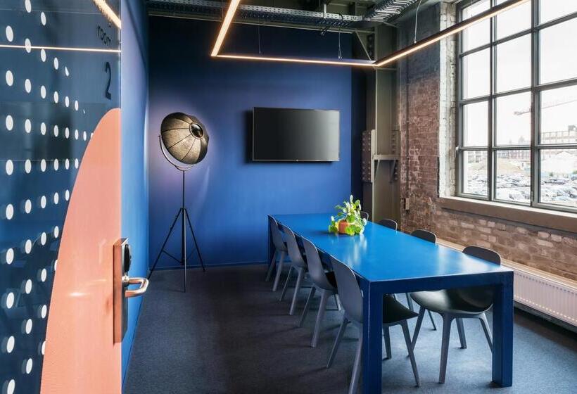 Hotelli The Social Hub Maastricht