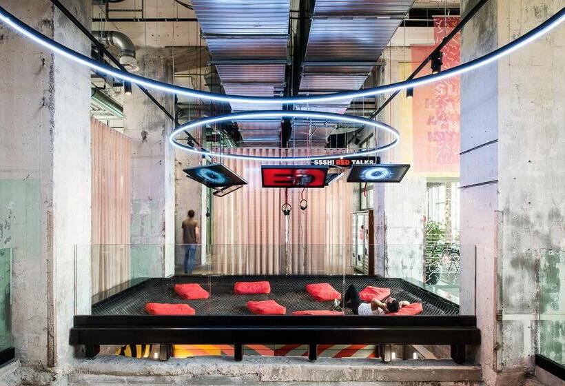 Hotelli The Social Hub Maastricht