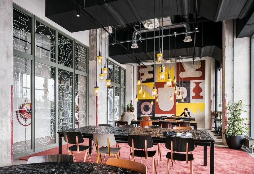 Hotelli The Social Hub Maastricht