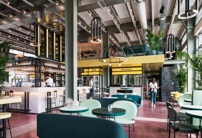 Hotelli The Social Hub Maastricht