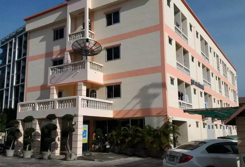 Hotelli Uj Apartment