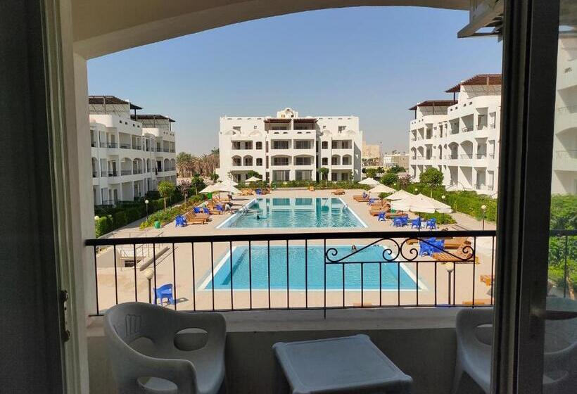 شالية قرية بالميرا اطلالة مسبح