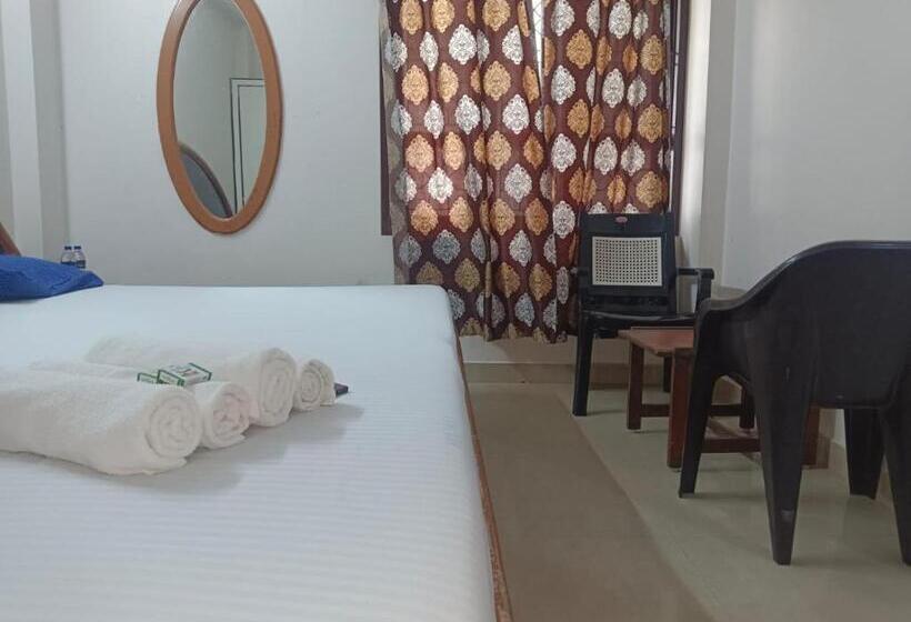 Albergue Sree Balaji Hotel   Lodge