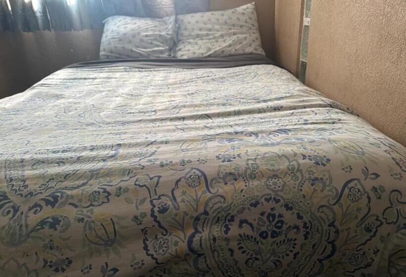 تختخواب و صبحانه I10 Pitstop