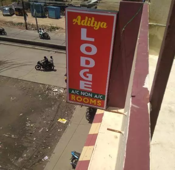 Hotelli Aditya Lodge