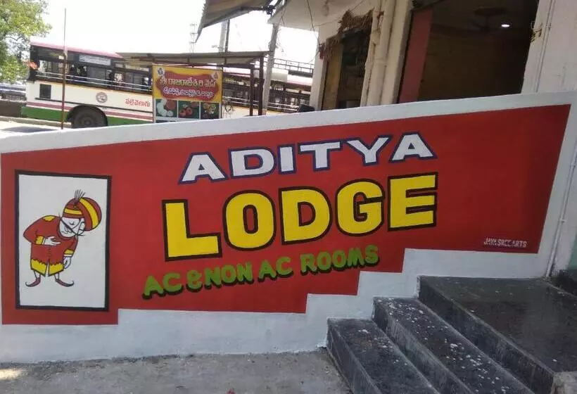 Hotelli Aditya Lodge