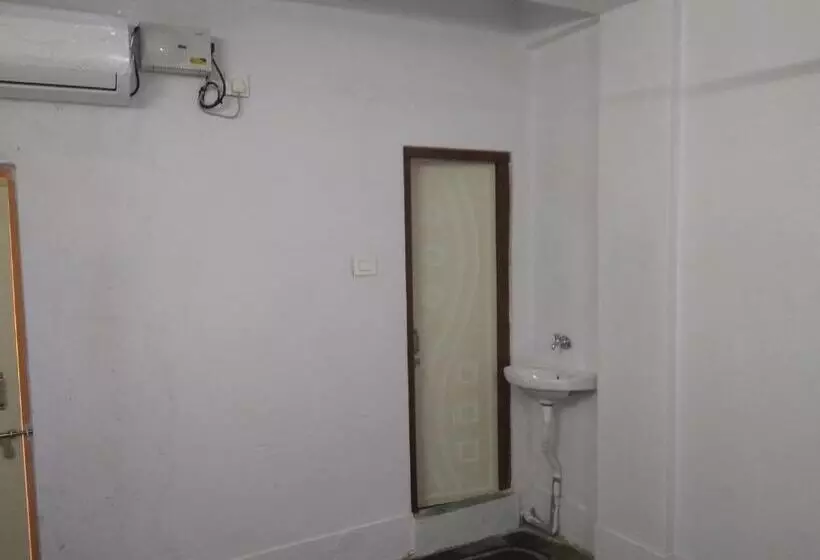 Hotelli Aditya Lodge