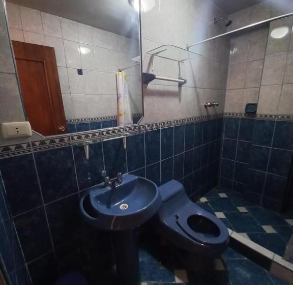 ホテル Aziri Hostel