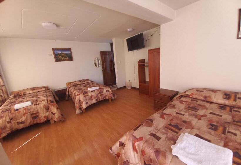 ホテル Aziri Hostel