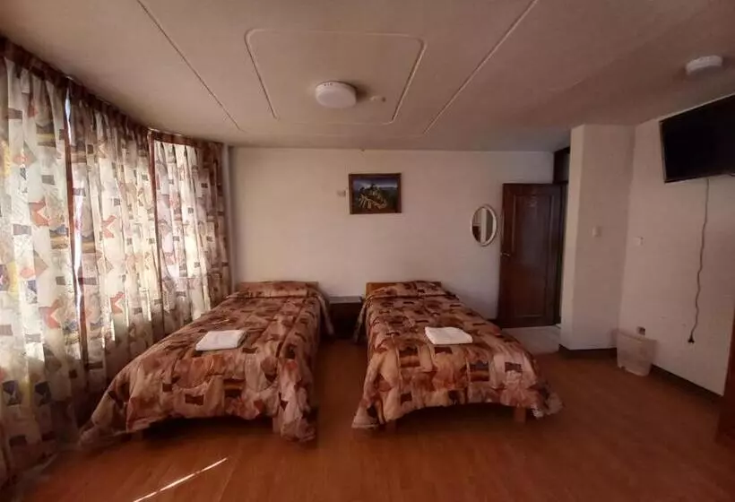 ホテル Aziri Hostel