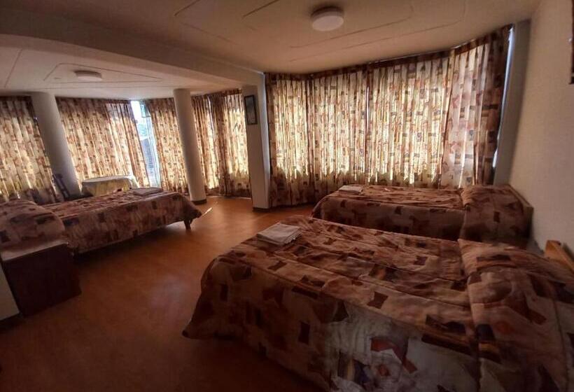 ホテル Aziri Hostel