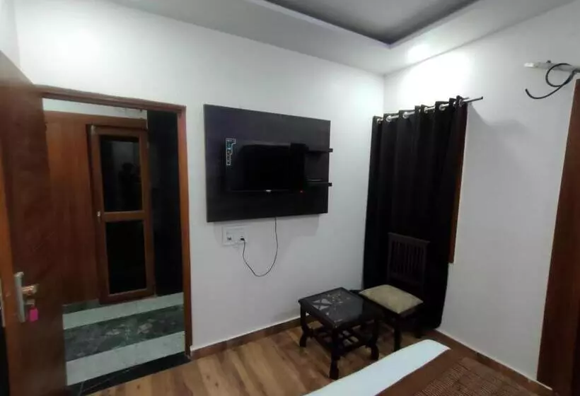 Hotelli O Bonjour .inn Near Crown Plaza