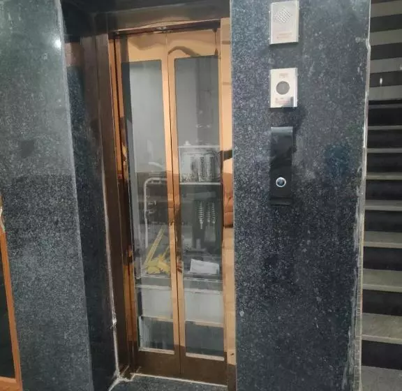 Hotelli O Bonjour .inn Near Crown Plaza