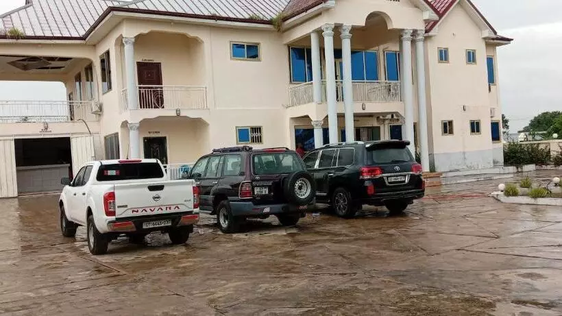 Hotelli Decent Guest House