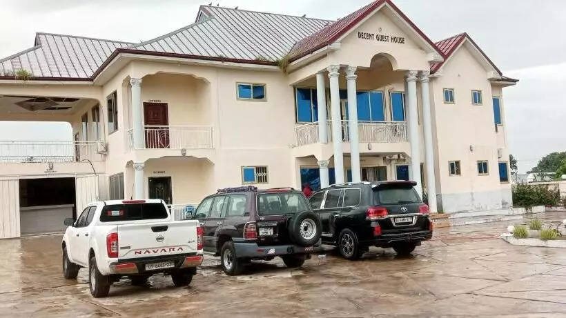 Hotelli Decent Guest House