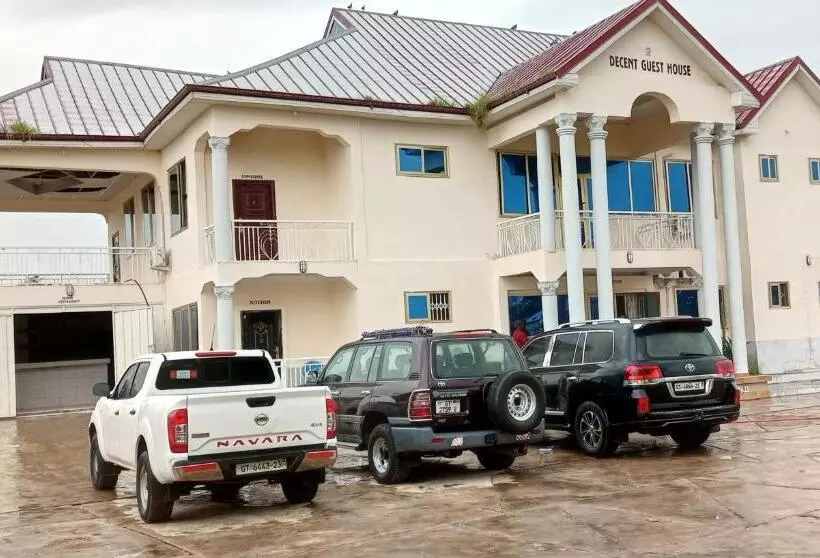 Hotelli Decent Guest House